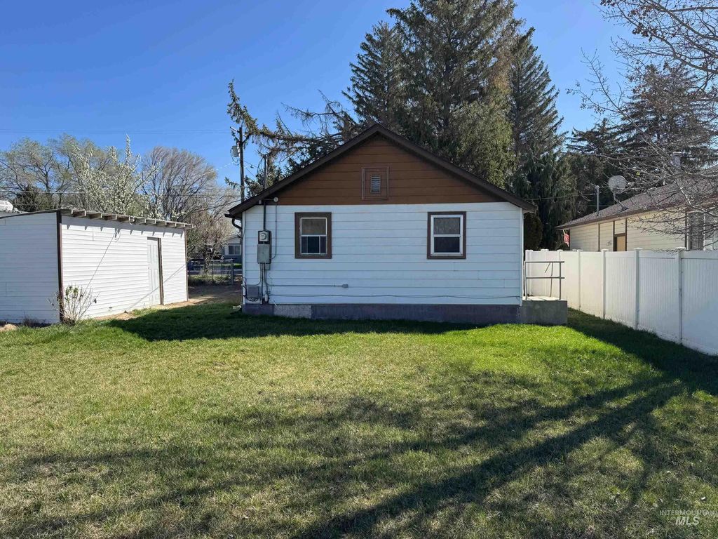 Photo of 931 S Fillmore St, Jerome, ID 83338 (MLS # 98980192)