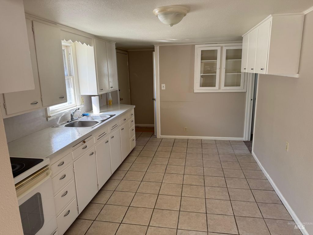 Photo of 931 S Fillmore St, Jerome, ID 83338 (MLS # 98980192)