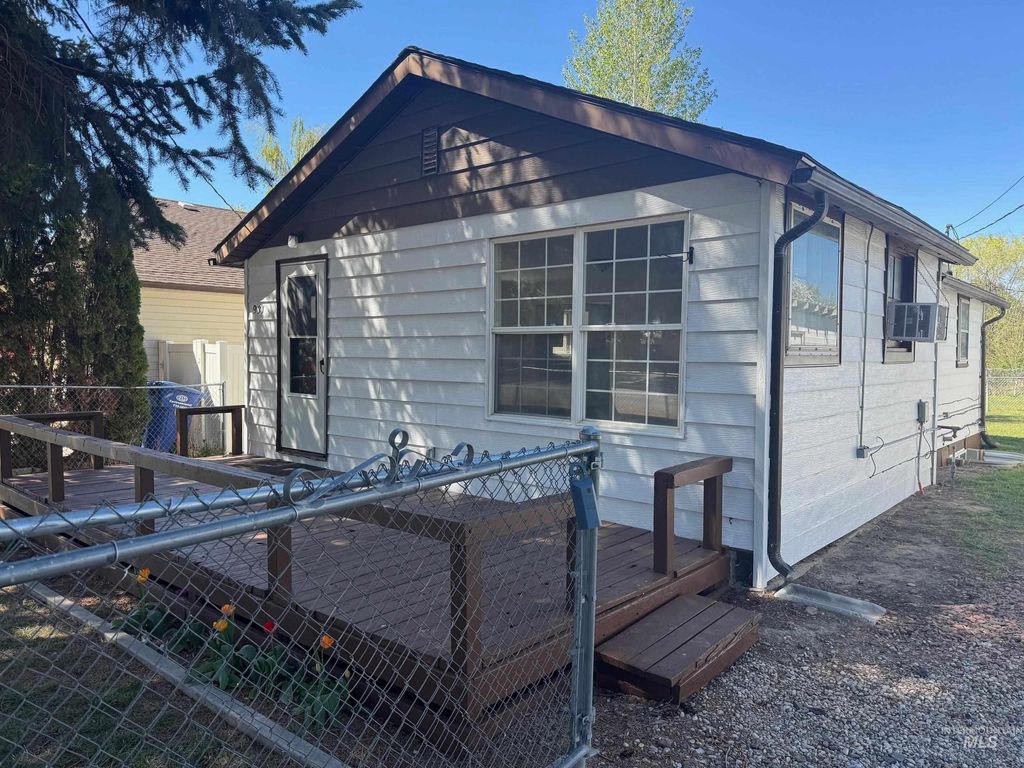 Photo of 931 S Fillmore St, Jerome, ID 83338 (MLS # 98980192)