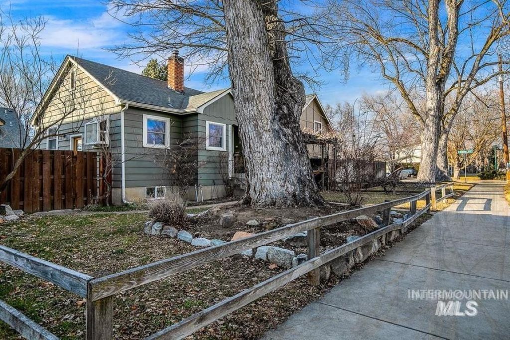 Photo of 1717 N 13th St, Boise, ID 83702 (MLS # 98977609)