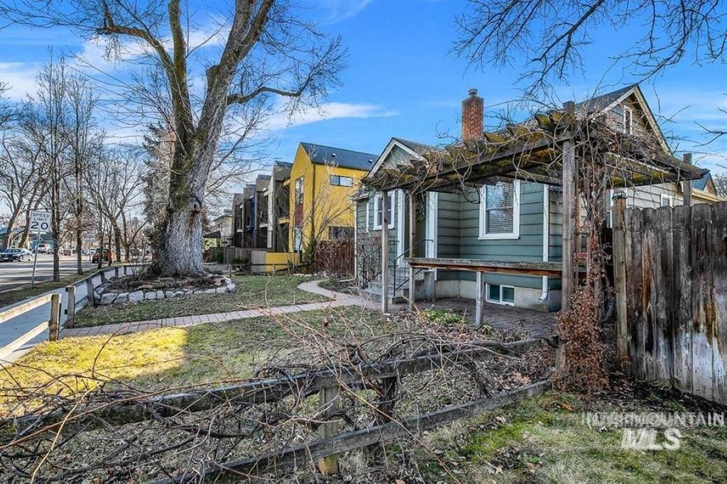 Photo of 1717 N 13th St, Boise, ID 83702 (MLS # 98977609)