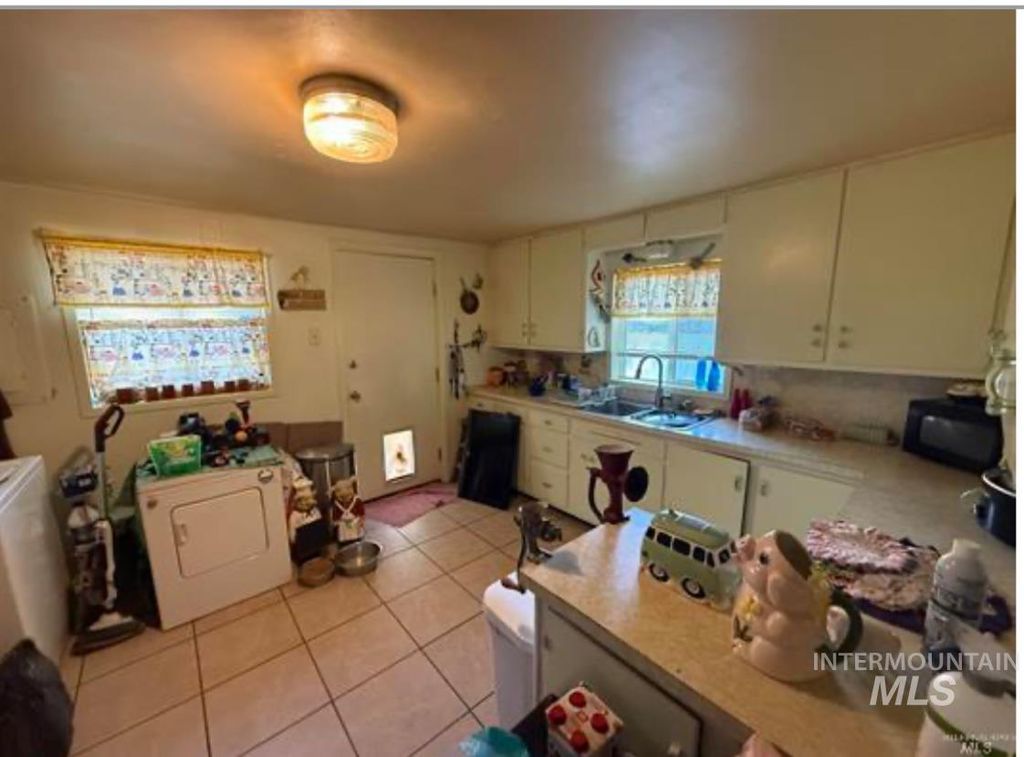 Photo of 308 2nd Ave E Ave, Jerome, ID 83338 (MLS # 98969323)