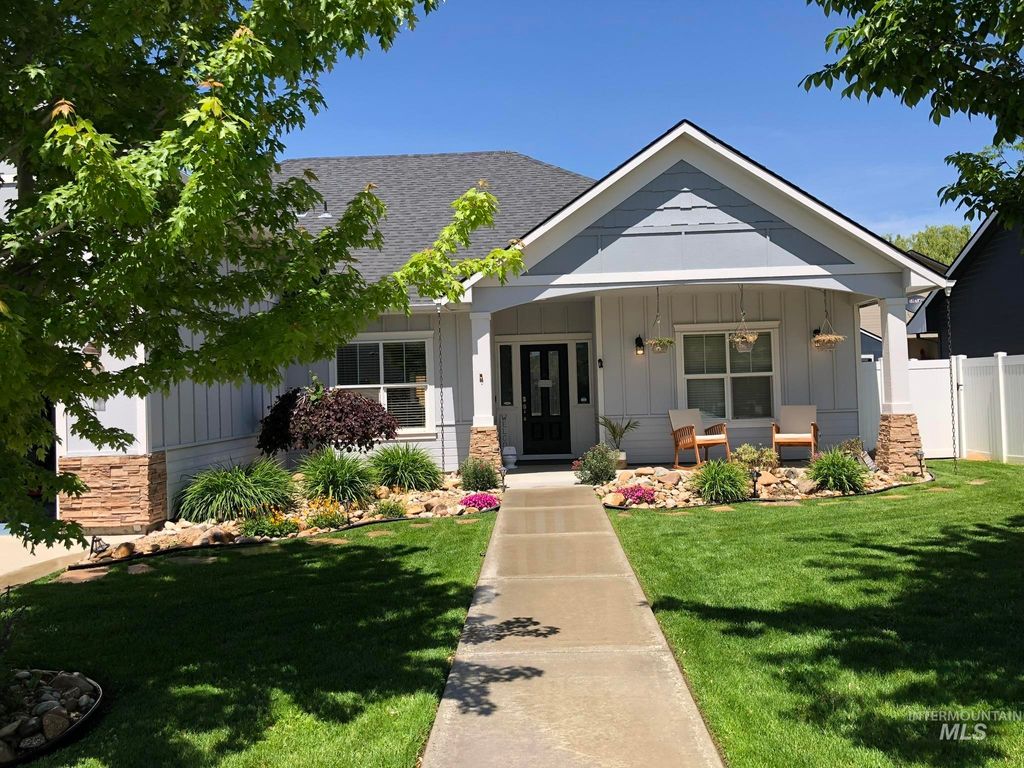 Photo of 2605 Springcrest Street, Caldwell, ID 83607 (MLS # 98973174)