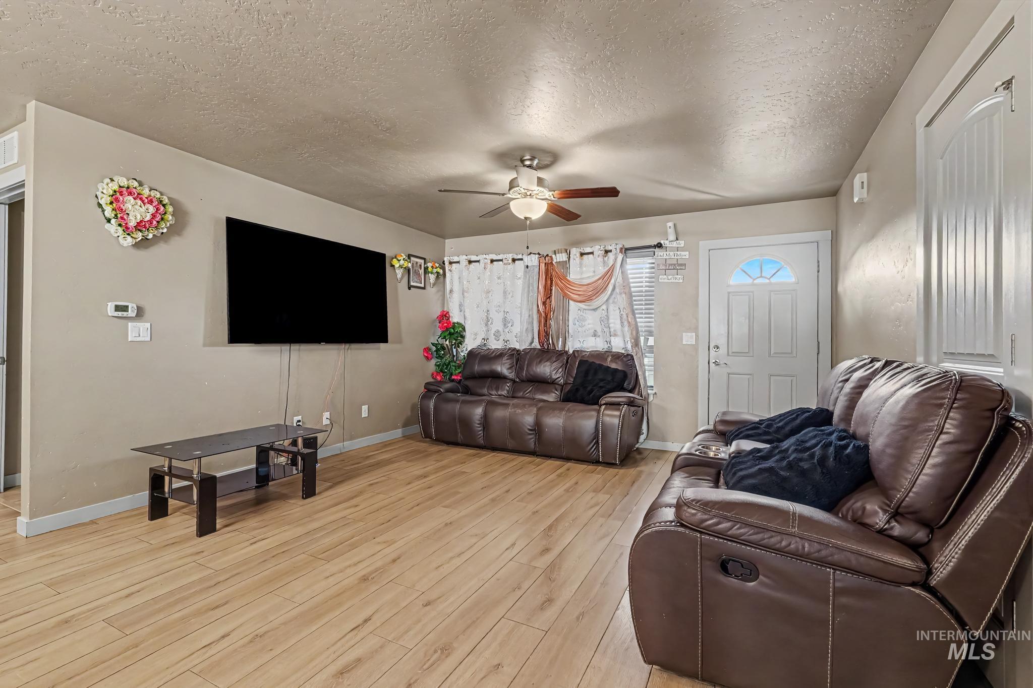 7764 Gary Ln