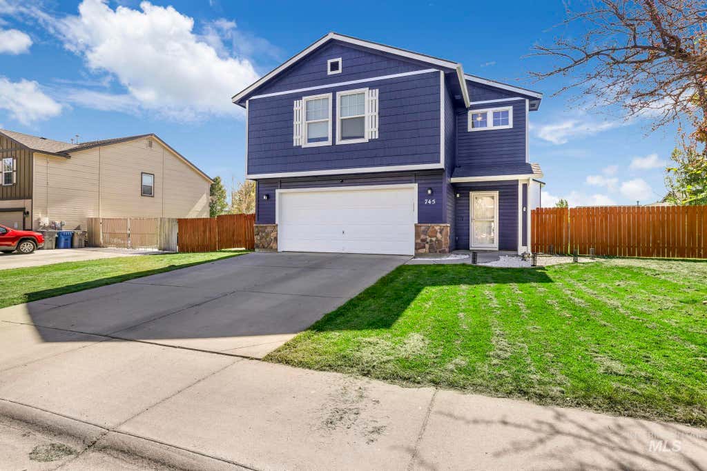 Photo of 745 SW Lago, Mountain Home, ID 83647 (MLS # 98986850)