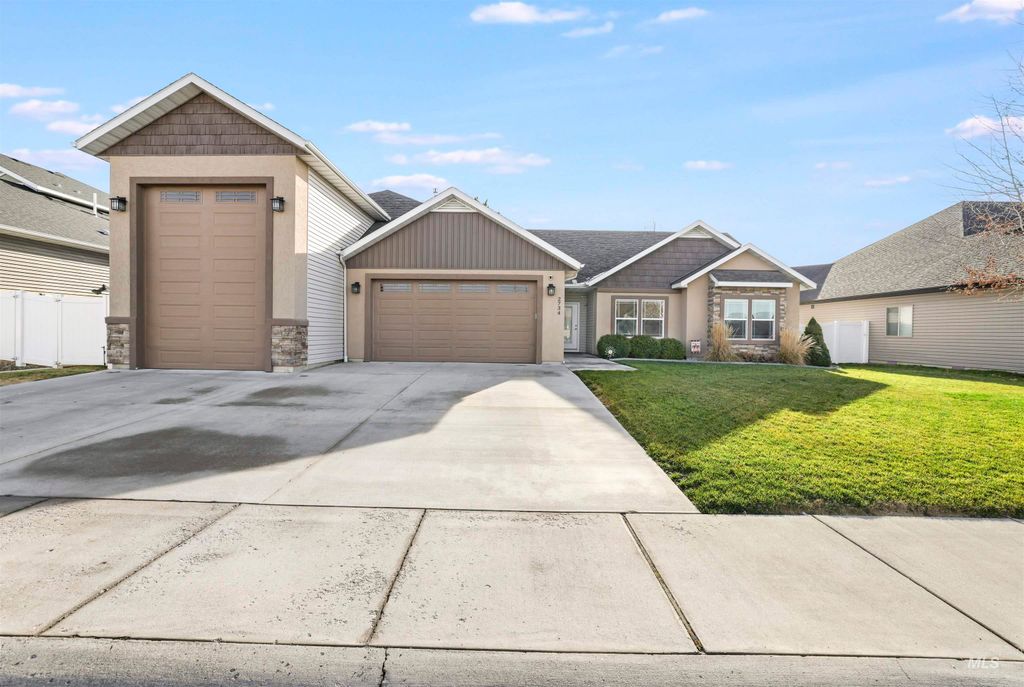 Photo of 2734 Meadowbrook Dr, Twin Falls, ID 83301 (MLS # 98971756)
