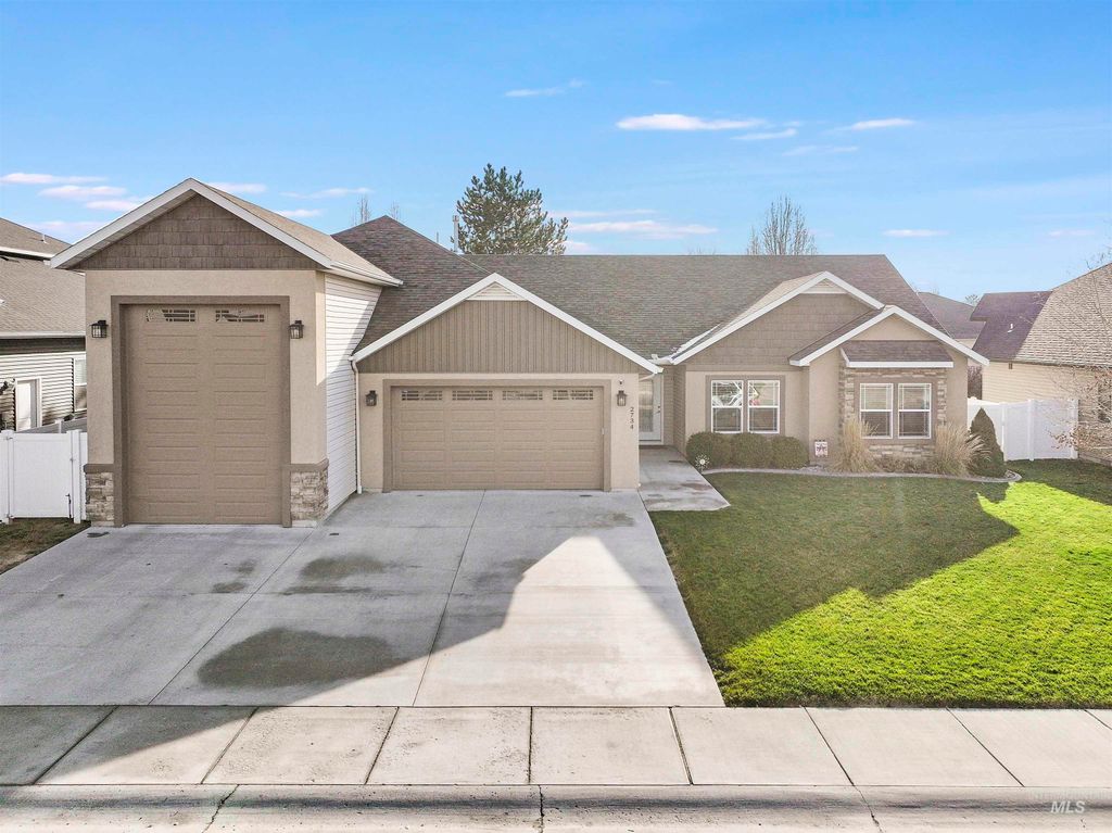 Photo of 2734 Meadowbrook Dr, Twin Falls, ID 83301 (MLS # 98971756)