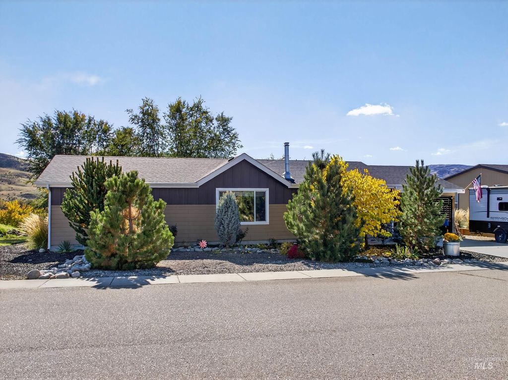 Photo of 116 S Riverside Dr, Horseshoe Bend, ID 83629 (MLS # 98965432)