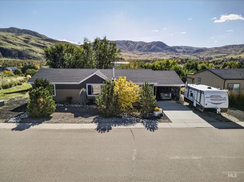 116 S Riverside Dr Horseshoe Bend ID 83629