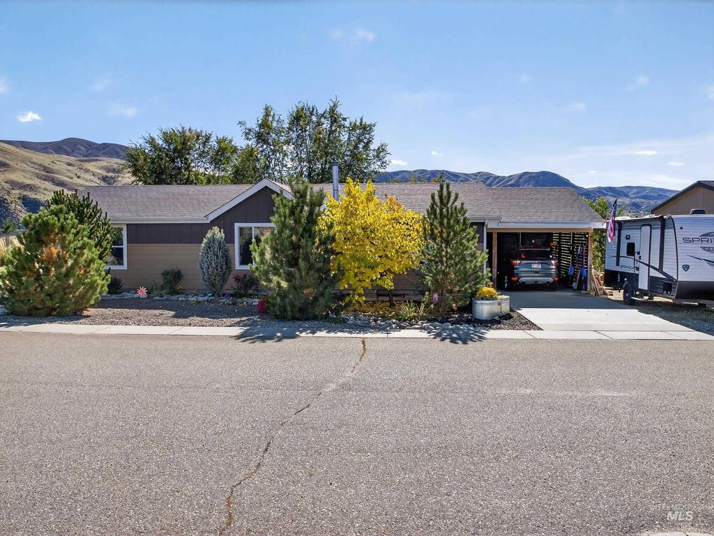 Photo of 116 S Riverside Dr, Horseshoe Bend, ID 83629 (MLS # 98965432)