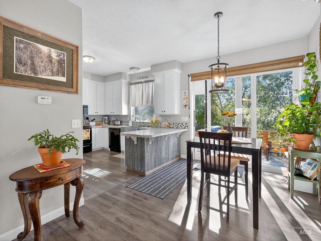 Photo of 116 S Riverside Dr, Horseshoe Bend, ID 83629 (MLS # 98965432)