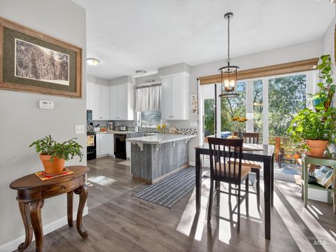 Photo of 116 S Riverside Dr, Horseshoe Bend, ID 83629 (MLS # 98965432)