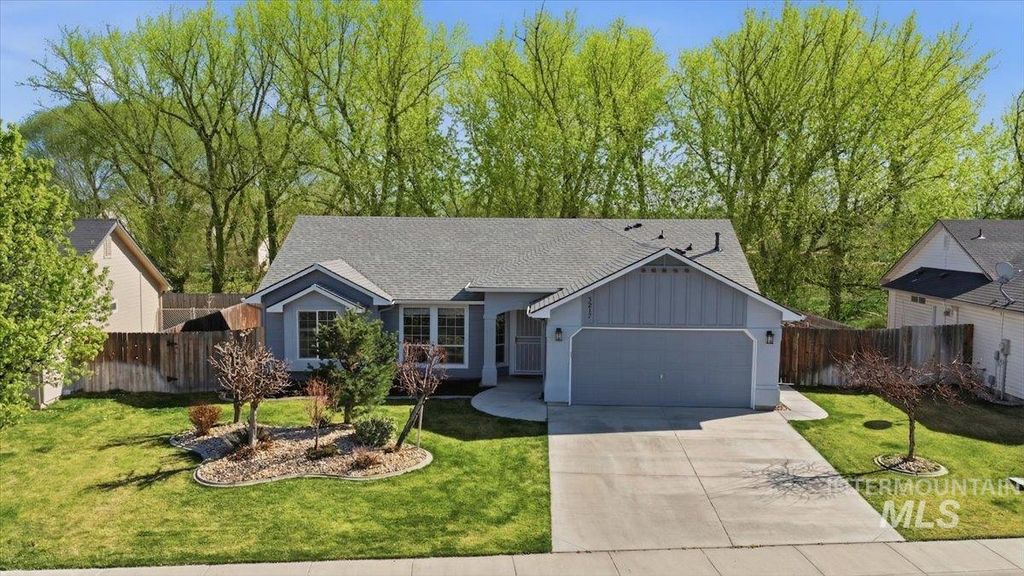 Photo of 5217 Asbury Way, Caldwell, ID 83607 (MLS # 98978861)