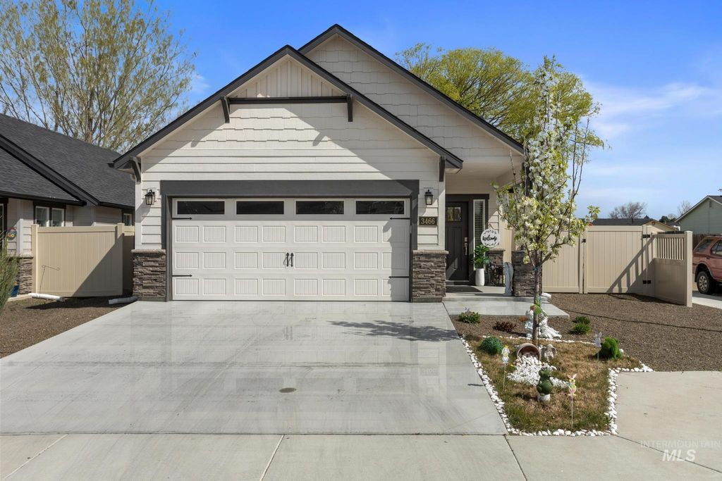 Photo of 3466 S Garibaldi Pl, Meridian, ID 83642 (MLS # 98980734)