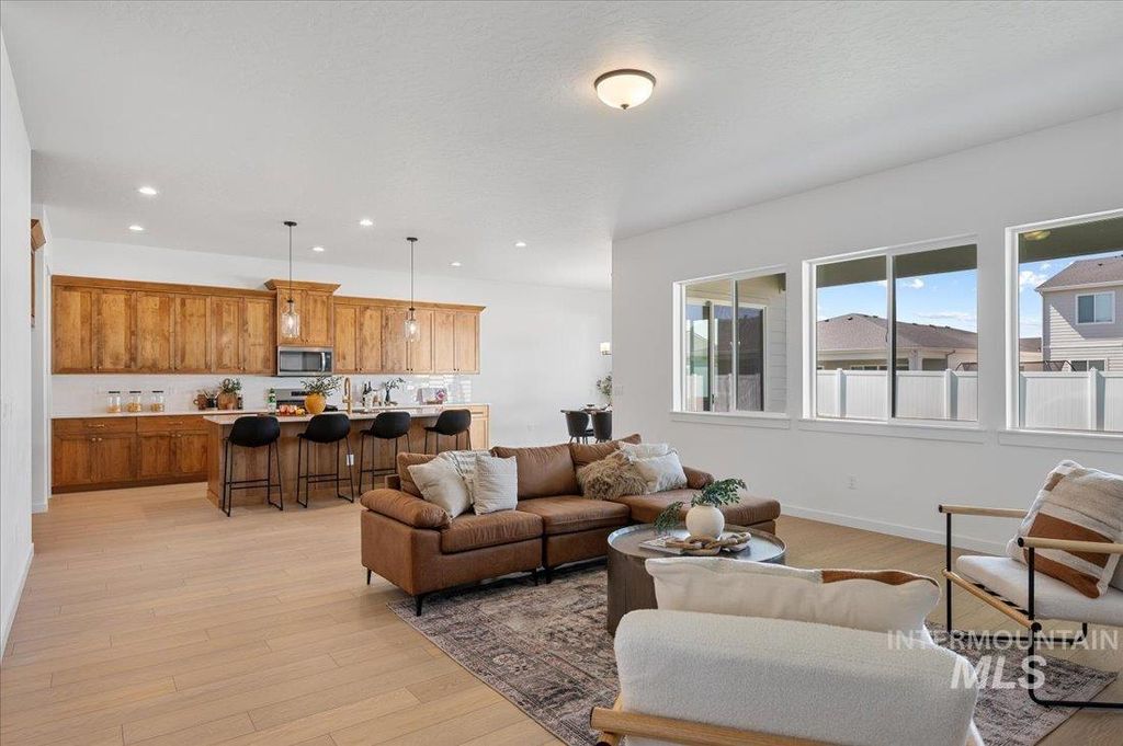 Photo of 5182 W River Oaks Dr, Meridian, ID 83646 (MLS # 98975024)