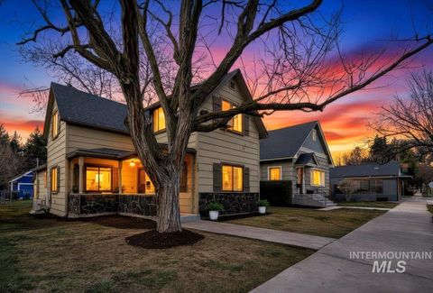 Photo of 1311 N 8th St, Boise, ID 83702 (MLS # 98976941)