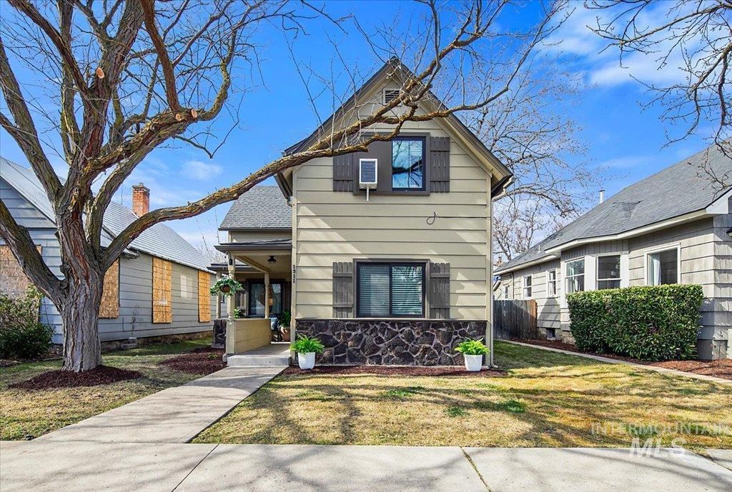 Photo of 1311 N 8th St, Boise, ID 83702 (MLS # 98976941)