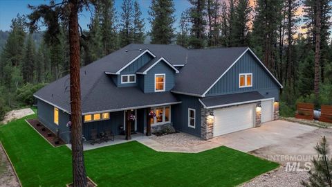 Photo of 11 Crescent Cir, Idaho City, ID 83631 (MLS # 98979175)