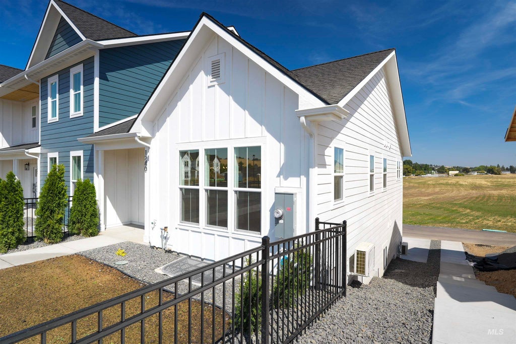 Photo of 1280 Edington Ave, Moscow, ID 83843 (MLS # 98998677)