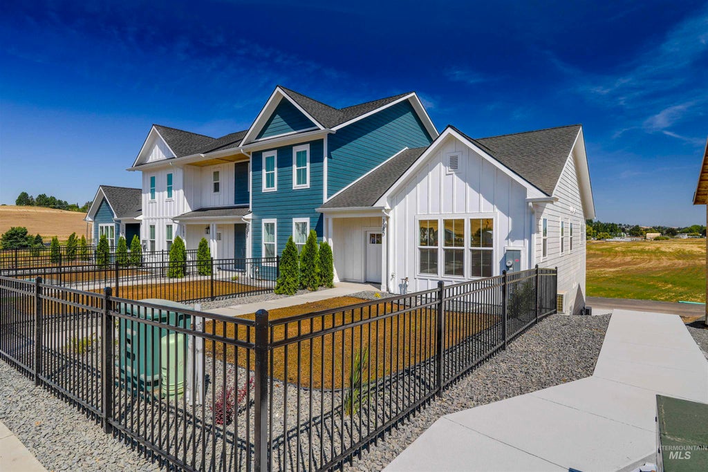 Photo of 1280 Edington Ave, Moscow, ID 83843 (MLS # 98998677)