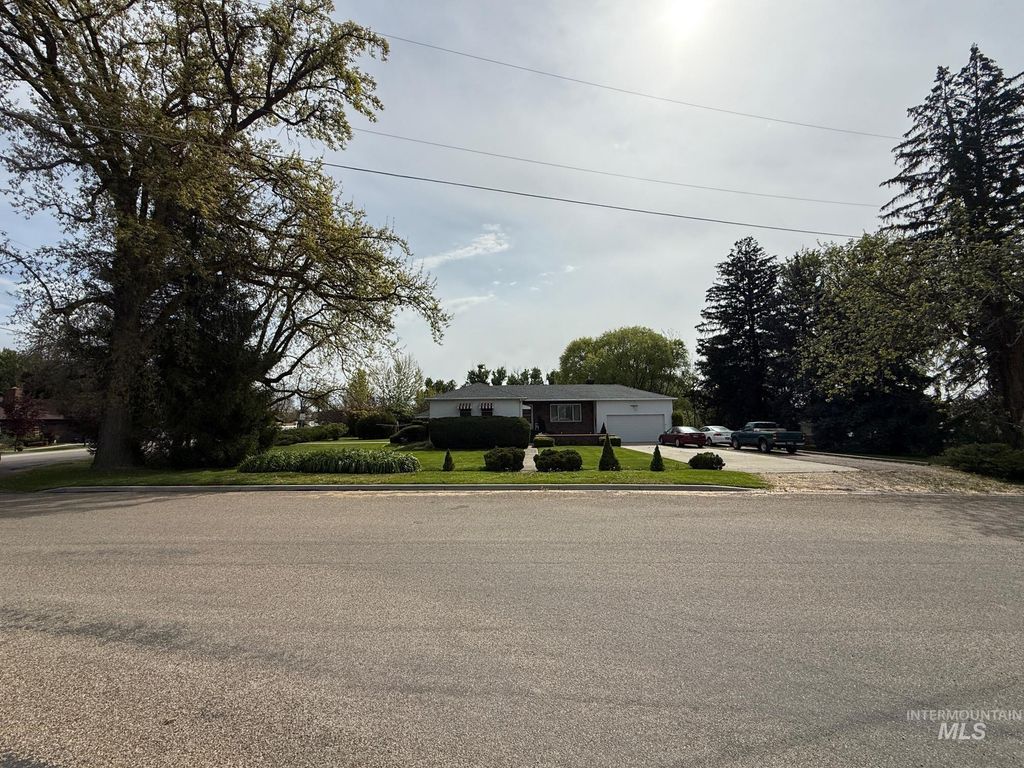 Photo of 502 N Hawthorn Ave, Middleton, ID 83644 (MLS # 98984350)