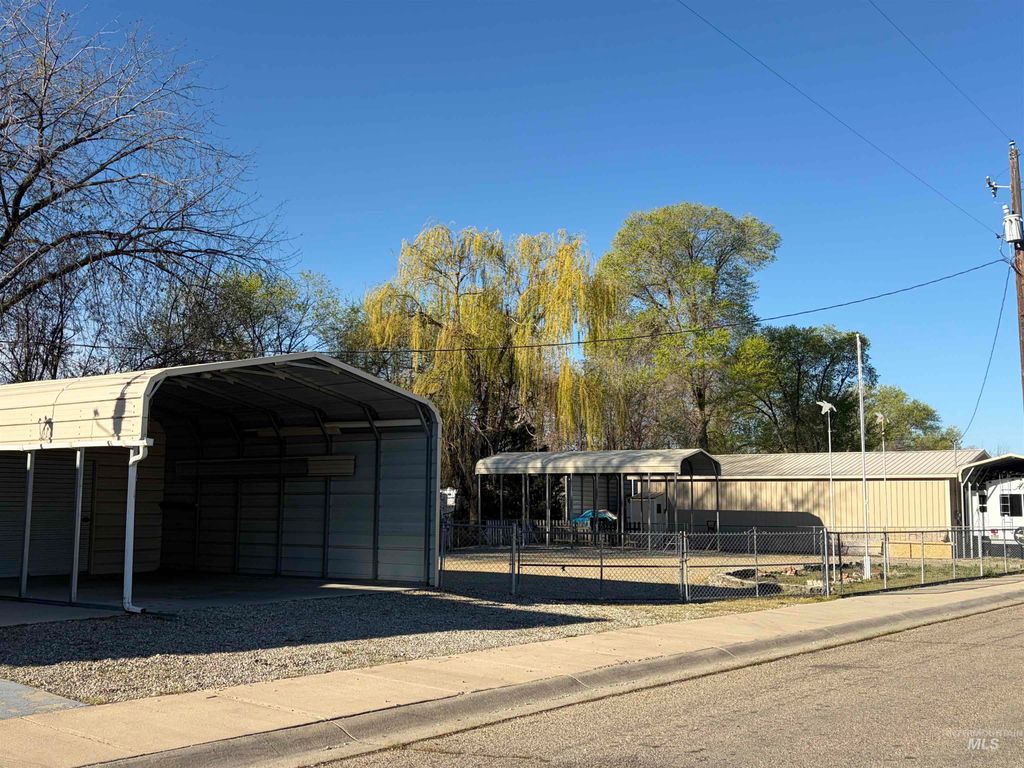 Photo of 421 W 6th Street, Emmett, ID 83617 (MLS # 98977044)