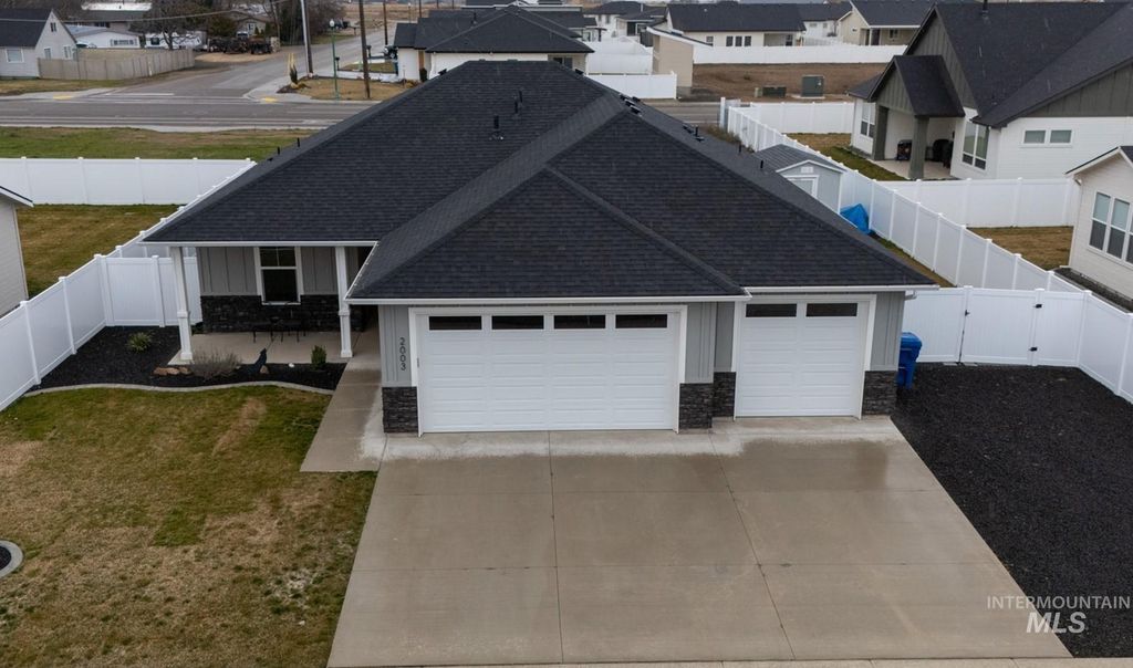 Photo of 2003 Austin Way, Fruitland, ID 83619 (MLS # 98976986)