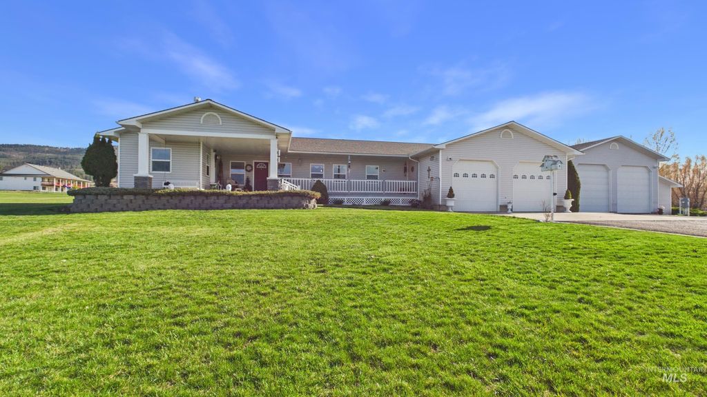 Photo of 104 Shiloh Dr, Grangeville, ID 83530 (MLS # 98981636)