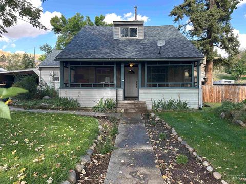 Photo of 113 Quinn St, Horseshoe Bend, ID 83629 (MLS # 98963485)