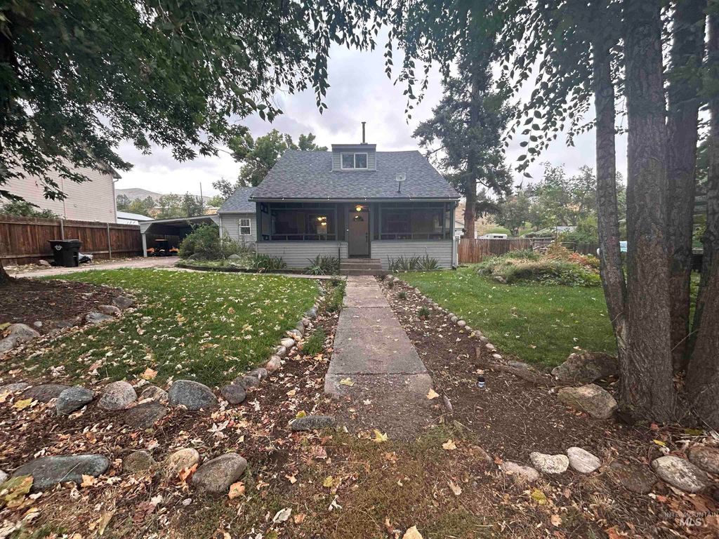 Photo of 113 Quinn St, Horseshoe Bend, ID 83629 (MLS # 98963485)