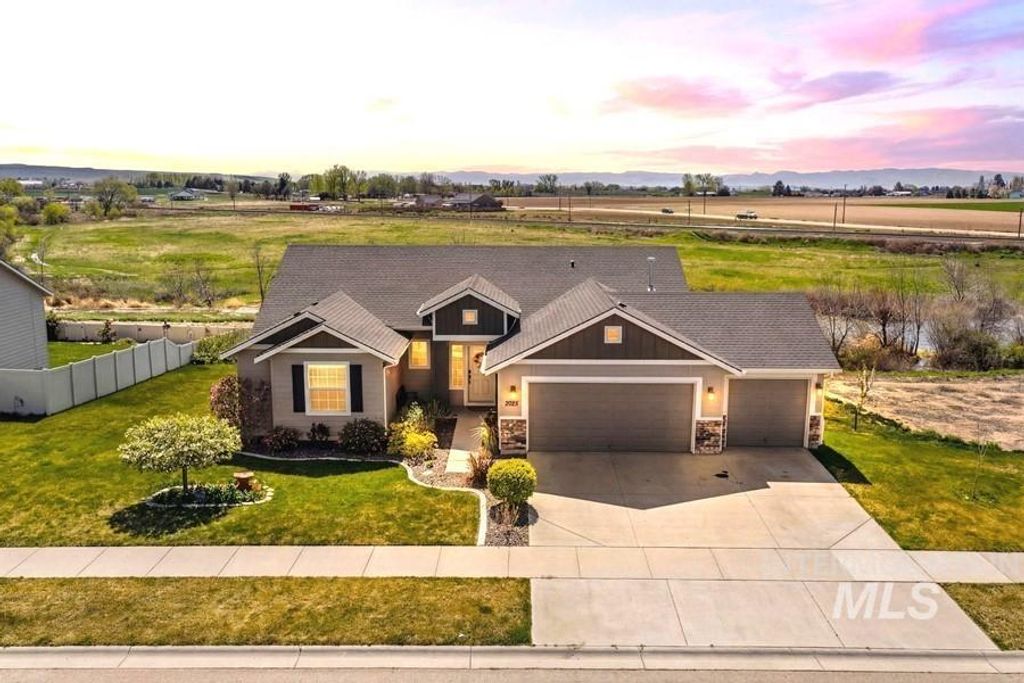 Photo of 2025 N Thistle Dr, Kuna, ID 83634 (MLS # 98981460)