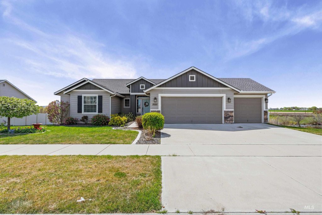 Photo of 2025 N Thistle Dr, Kuna, ID 83634 (MLS # 98981460)