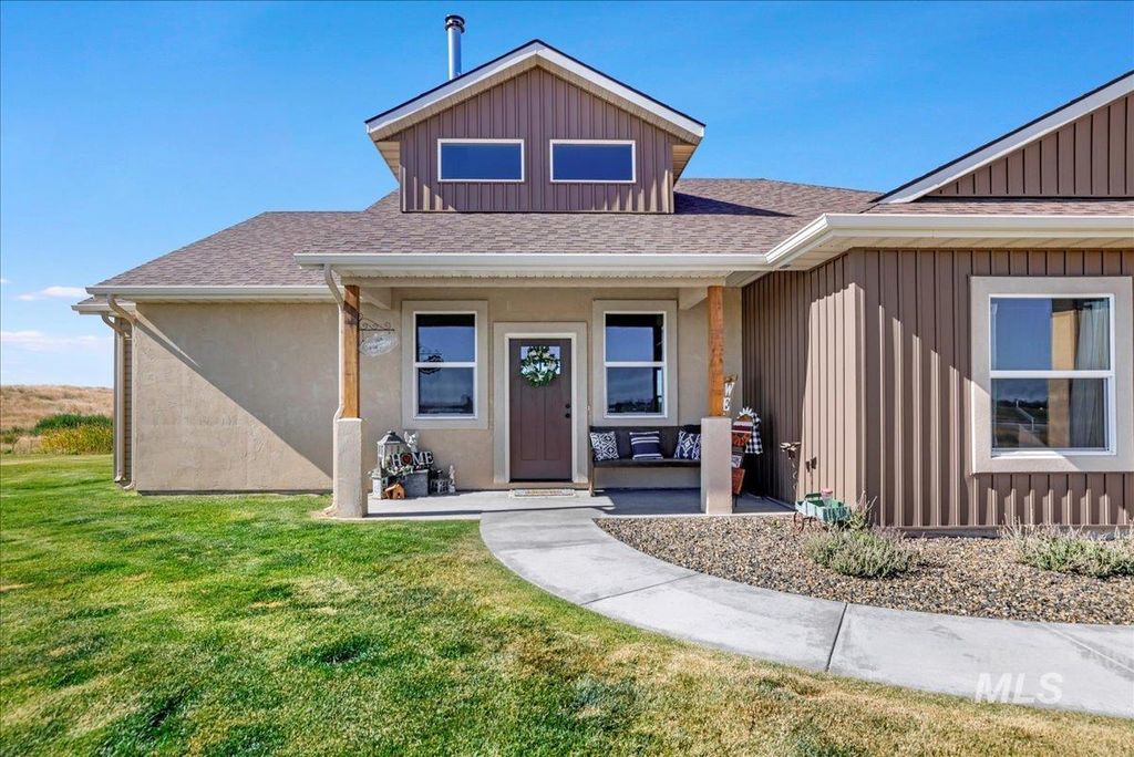 Photo of 628 Pioneer Mountain Loop, Jerome, ID 83338 (MLS # 98954567)