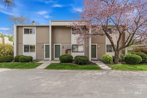 Photo of 4847 W Targee St, Boise, ID 83705 (MLS # 98978803)