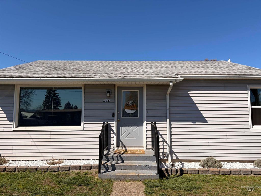 Photo of 916 N Junction St, Grangeville, ID 83530 (MLS # 98981928)
