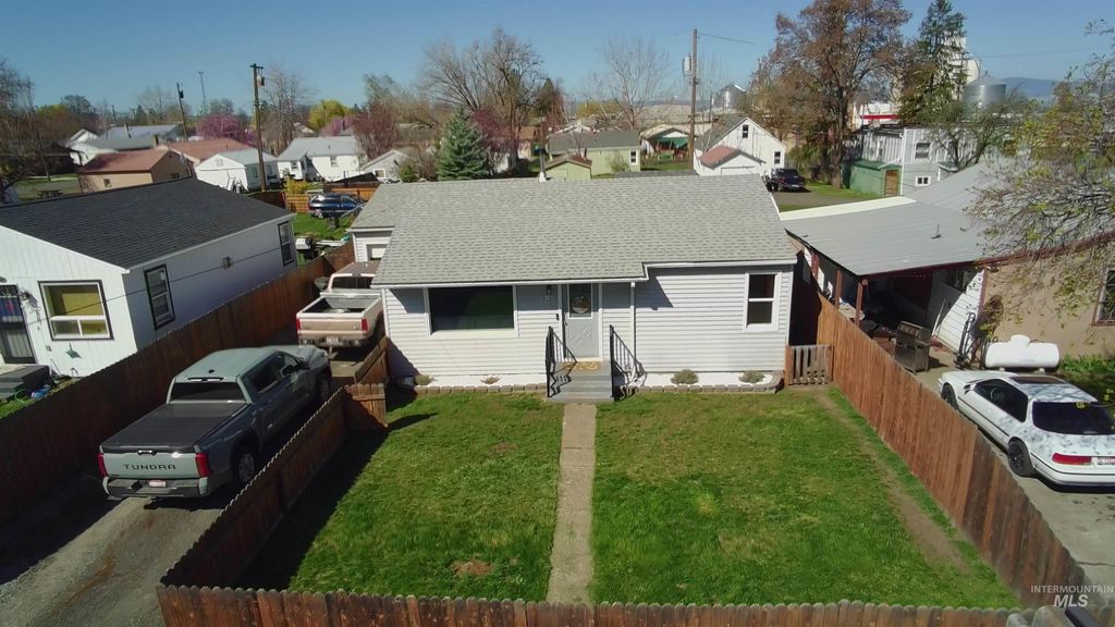 Photo of 916 N Junction St, Grangeville, ID 83530 (MLS # 98981928)