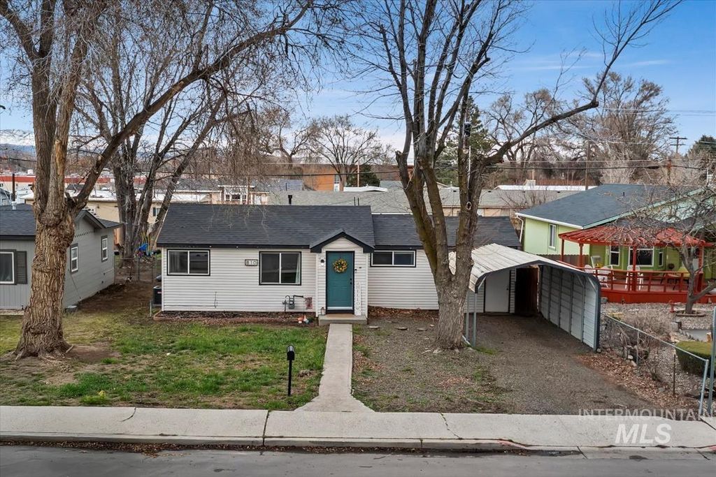 Photo of 810 N 3rd E, Mountain Home, ID 83647 (MLS # 98975242)