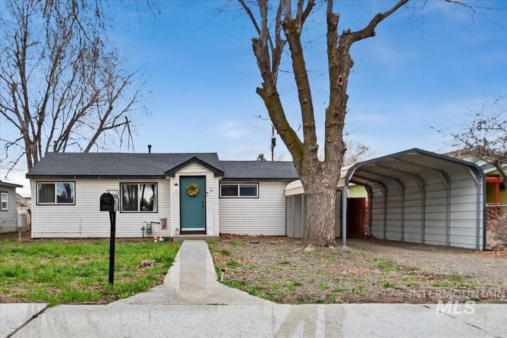 Photo of 810 N 3rd E, Mountain Home, ID 83647 (MLS # 98975242)