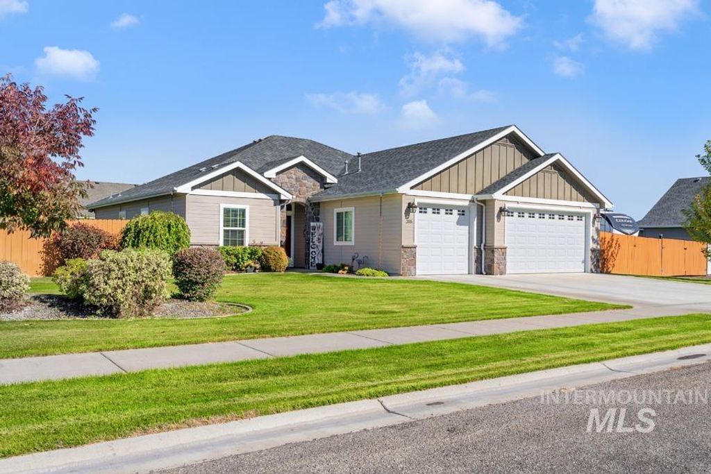 Photo of 205 E Garret St, New Plymouth, ID 83655 (MLS # 98964059)