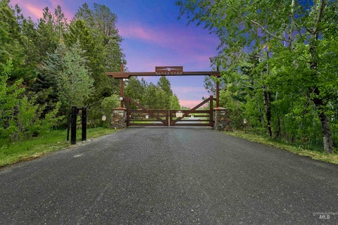 Photo of 27 Eveningstar Ct, McCall, ID 83638 (MLS # 98984023)
