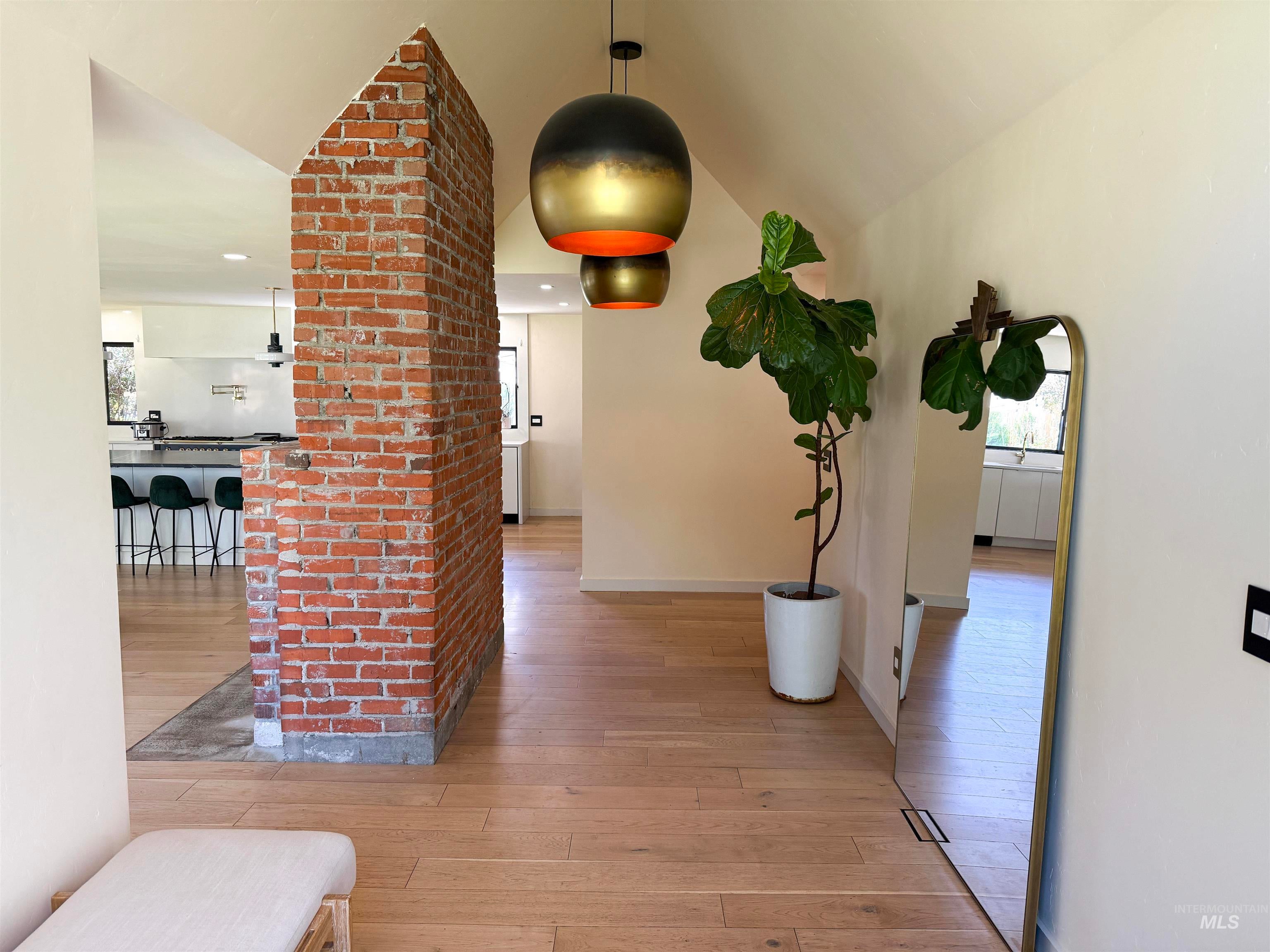 5605 W Plymouth