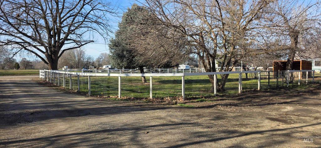 Photo of 1420 N 9th St, Payette, ID 83661 (MLS # 98970606)