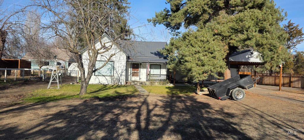 Photo of 1420 N 9th St, Payette, ID 83661 (MLS # 98970606)