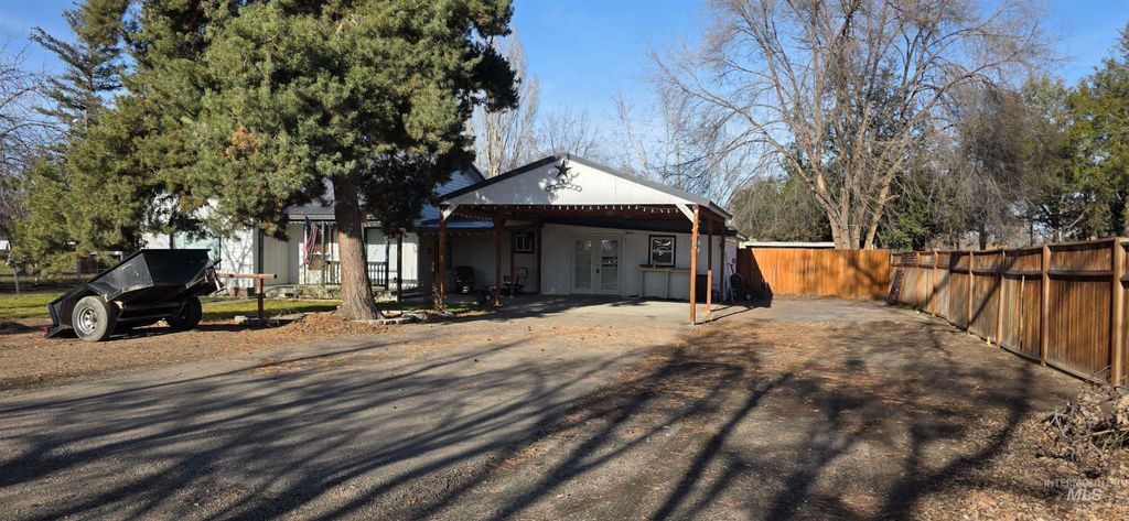 Photo of 1420 N 9th St, Payette, ID 83661 (MLS # 98970606)