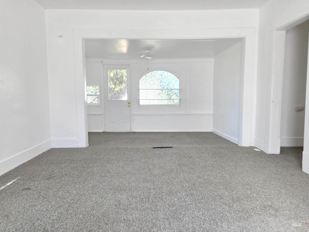 Photo of 194 Jackson Street, Twin Falls, ID 83301 (MLS # 99000657)