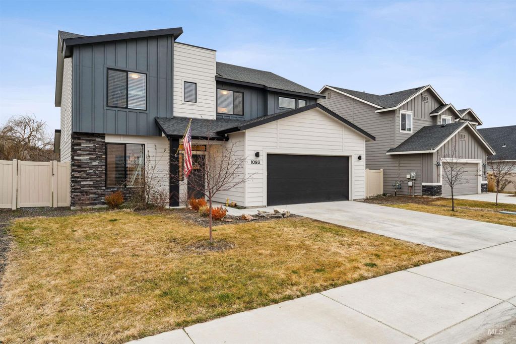 Photo of 1093 N Bowknot Lake Place, Star, ID 83669 (MLS # 98972341)