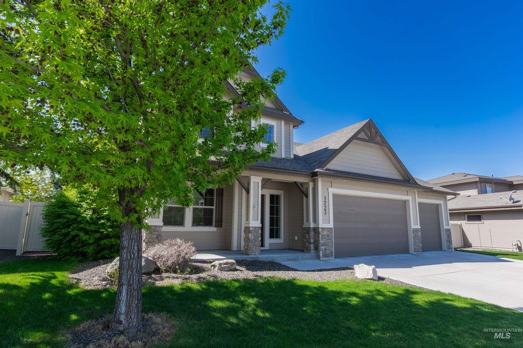 Photo of 1223 W Sandcrest Ct, Nampa, ID 83686 (MLS # 98984688)