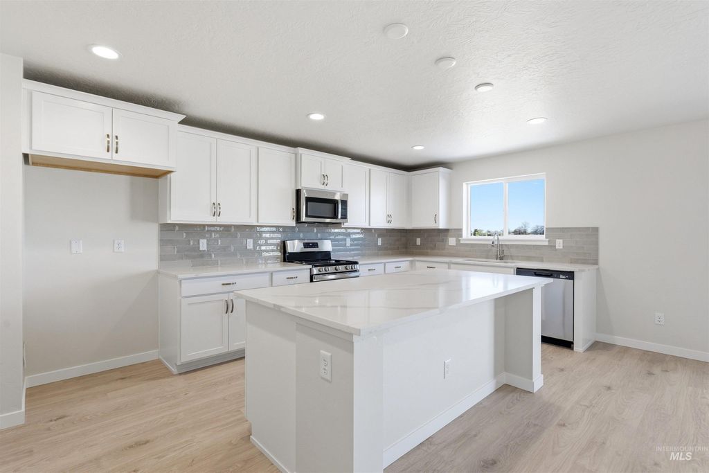 Photo of 10768 Armuth St, Caldwell, ID 83605 (MLS # 98982578)