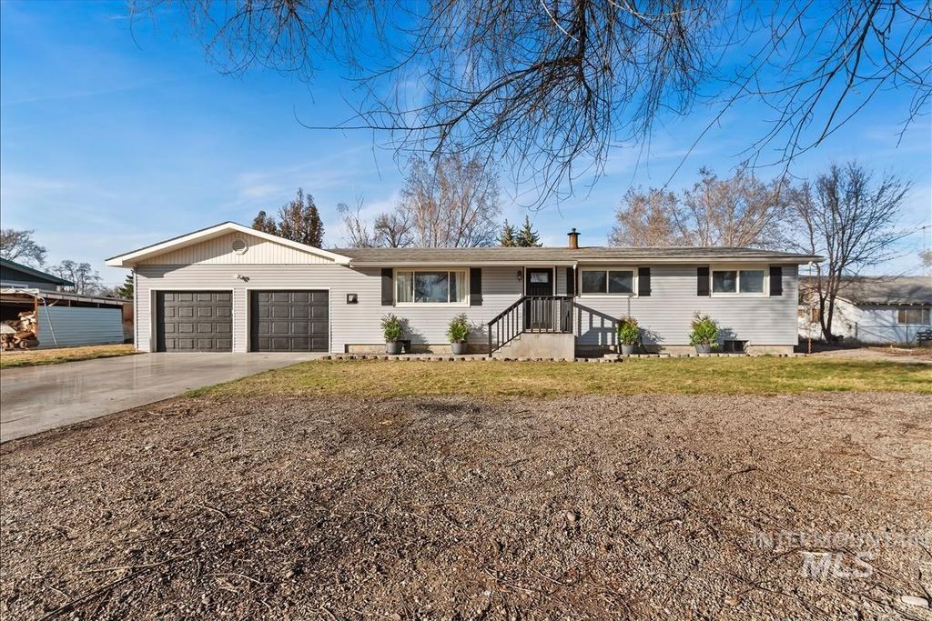 Photo of 112 W California Ave, Homedale, ID 83628 (MLS # 98976863)