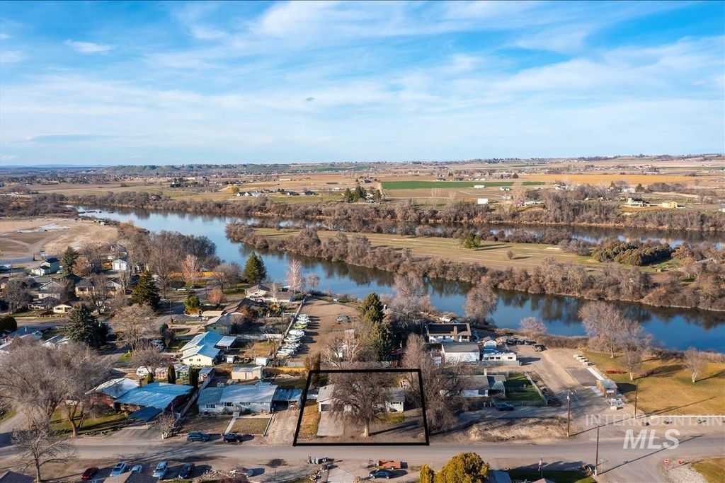 Photo of 112 W California Ave, Homedale, ID 83628 (MLS # 98976863)